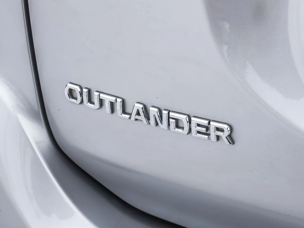 Mitsubishi Outlander 2020 фото -25