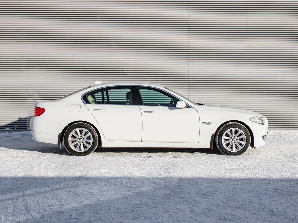 BMW 5 серии 2012 фото -10