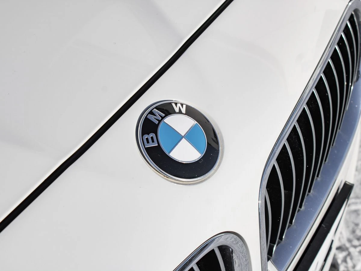 BMW 5 серии 2012 фото -9